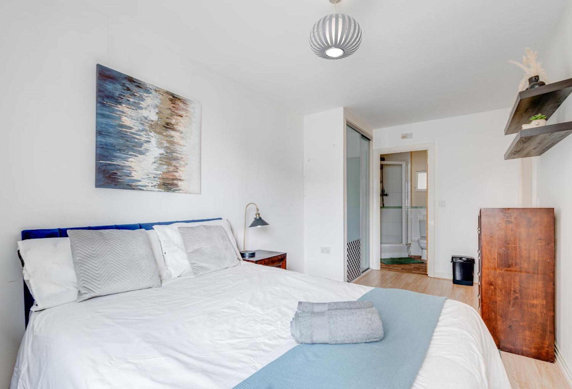 Modern Two Bed Two Bath Opposite Tube Station * Londra