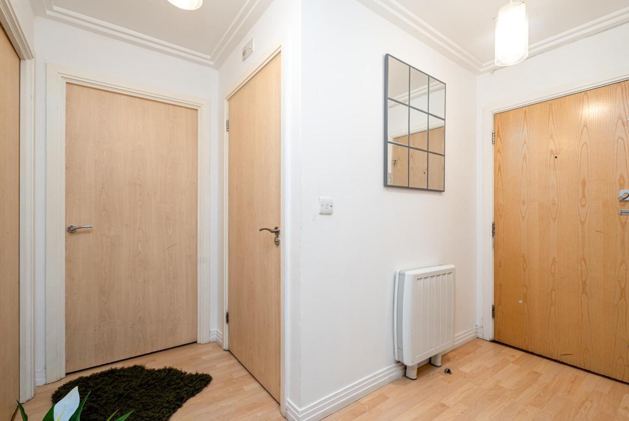 Modern Two Bed Two Bath Opposite Tube Station *